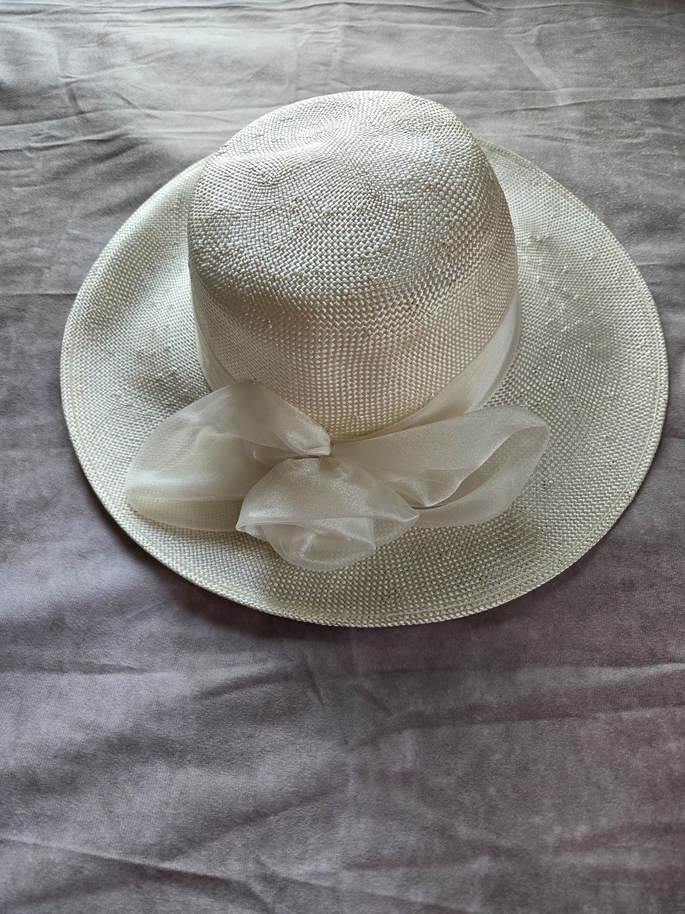 Women’s Ivory Wide Brim Straw Hat with Bow